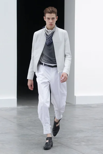 Look 14